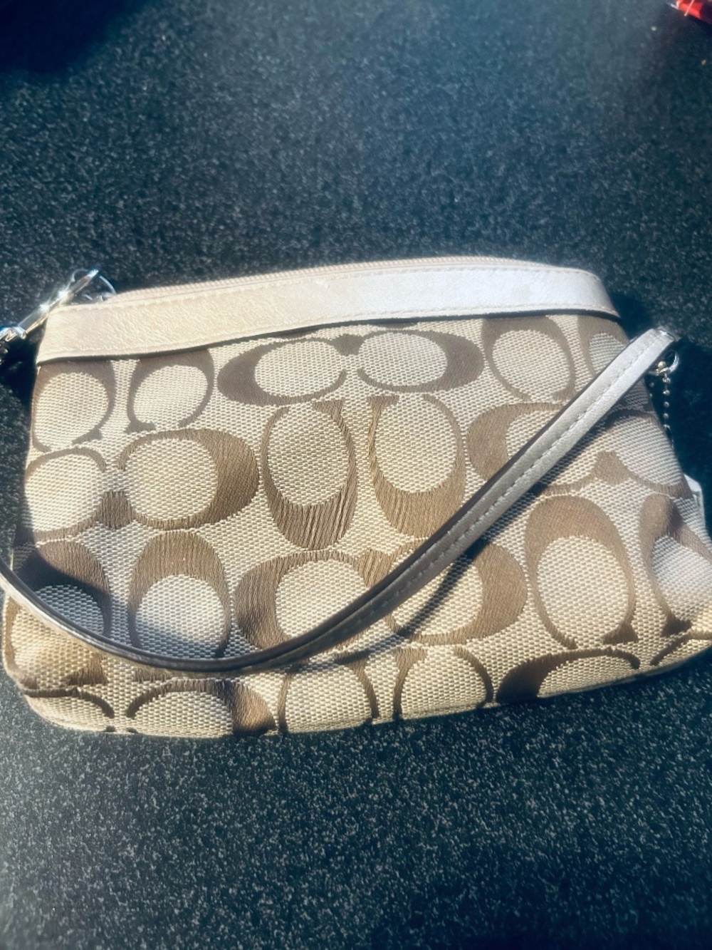 Coach wristlet - Picture 3 of 3